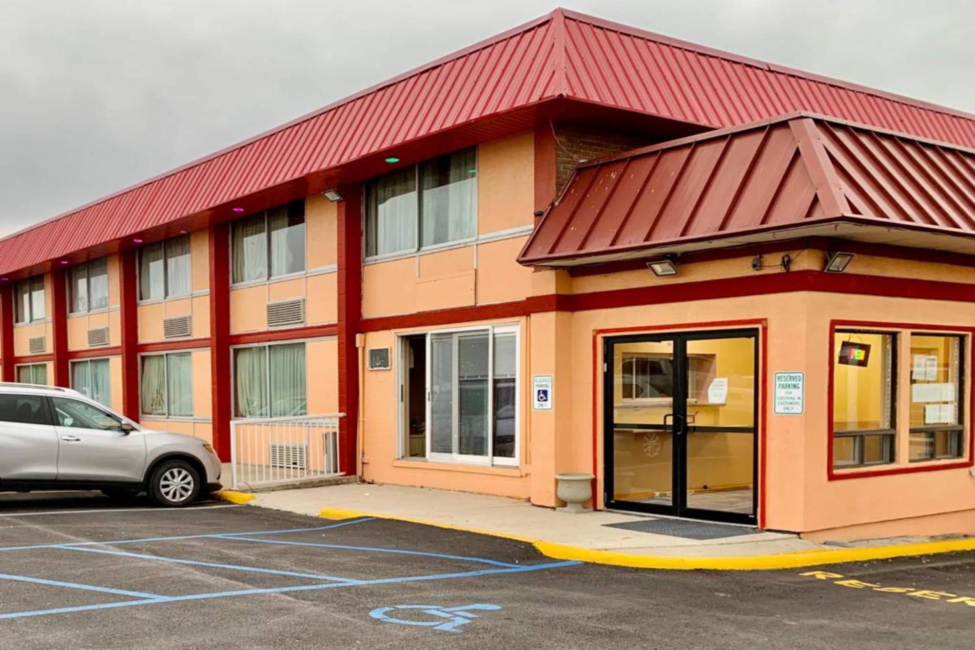 Red Carpet Inn & Suites Lima -Listing Partner Eksteriør bilde